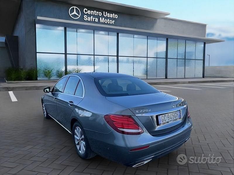 Usata Mercedes E220 Business 194 CV (142 kW) 2020 Grigio Berlina