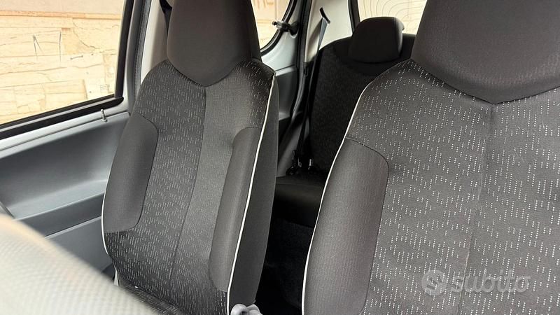 Usata Peugeot 107 68 CV (50 kW) 2009 Grigio Utilitaria