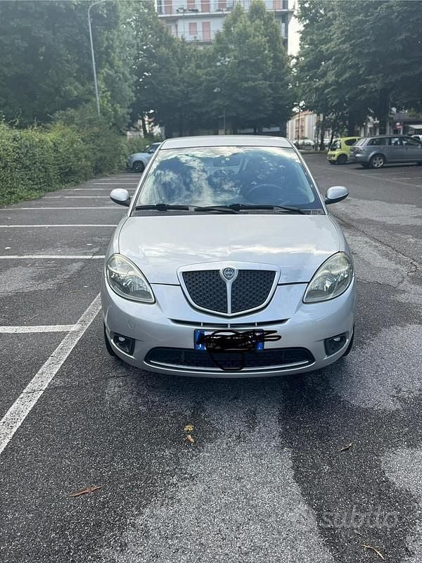Usata 2009 Lancia Ypsilon Due volumi | 4000 € (Buon prezzo) - Immagine 1/4