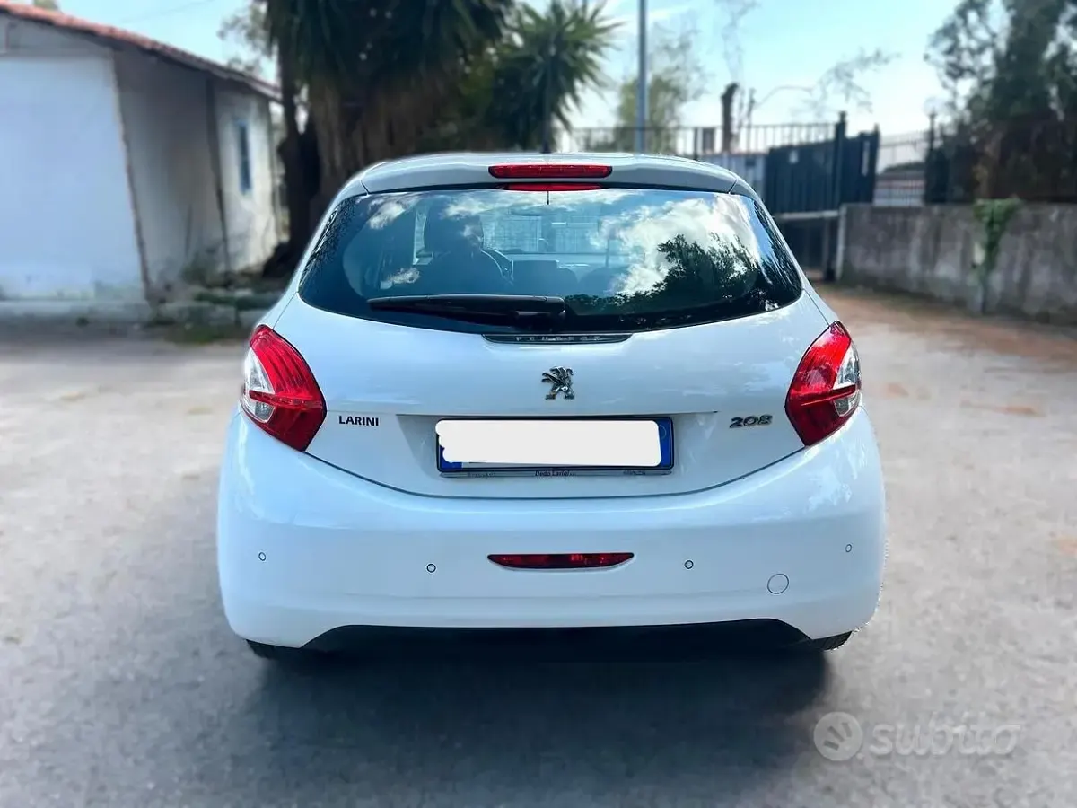 Usata Peugeot 208 Allure 68 CV (50 kW) 2014 Bianco Utilitaria