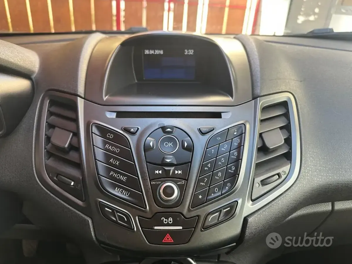 Usata Ford Fiesta Titanium 60 CV (44 kW) 2015 Grigio Utilitaria