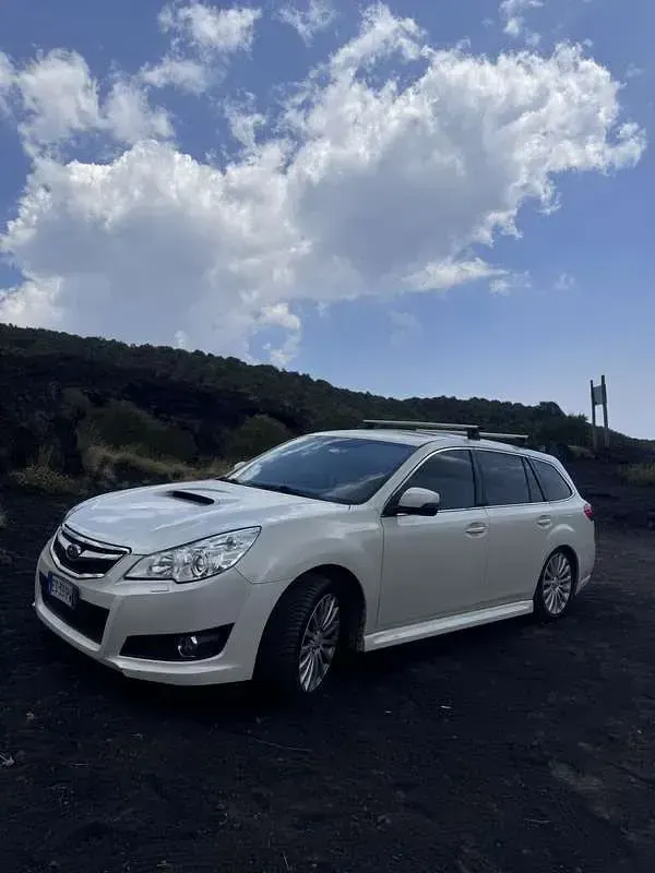 Usata Subaru Legacy 150 CV (110 kW) 2013 Bianco Station wagon
