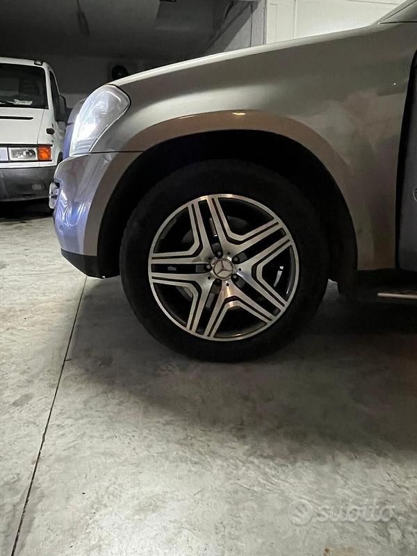 Käytetty Mercedes GL320 224 HP (164 kW) 2009 Harmaa Katumaasturi