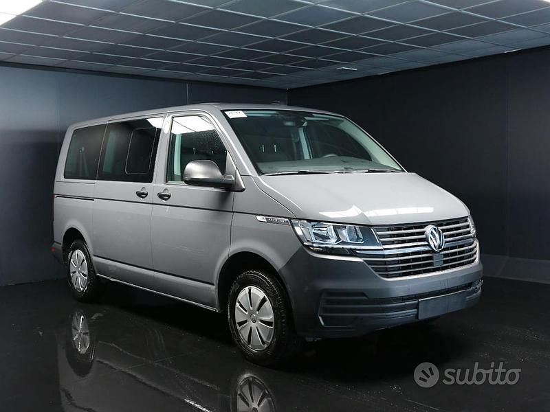 Usata VW Caravelle Trendline 110 CV (80 kW) 2022 Grigio Monovolume