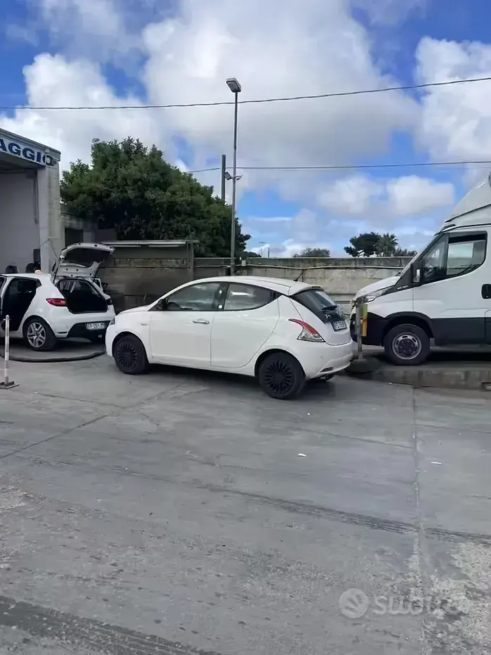Usata Lancia Ypsilon 77 CV (56 kW) 2015 Bianco Utilitaria