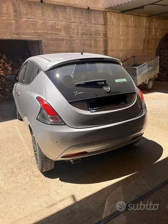 Usata Lancia Ypsilon 69 CV (50 kW) 2018 Grigio Utilitaria