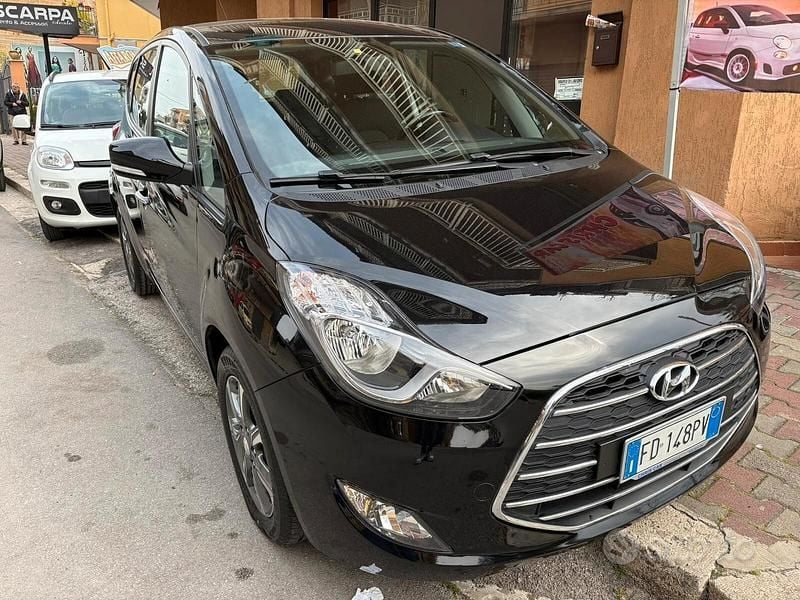 Usata Hyundai ix20 Xpossible 115 CV (84 kW) 2016 Nero Utilitaria