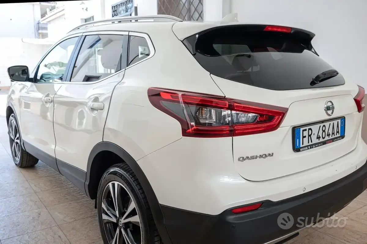 Usata Nissan Qashqai N-Connecta 116 CV (85 kW) 2018 Bianco SUV