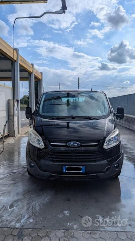 Nero(met.) Usata 2016 Ford Tourneo Custom Titanium Furgone | 17.900 € (Ottimo prezzo) - Immagine 1/4
