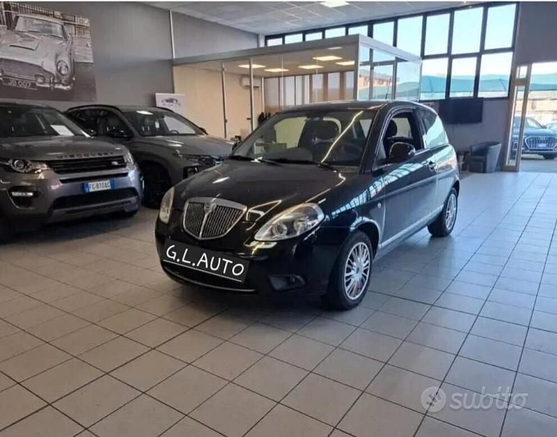 Usata Lancia Ypsilon 75 CV (55 kW) 2011 Nero Utilitaria