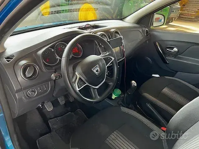 Usata Dacia Sandero Stepway 90 CV (66 kW) 2018 Bluazzurro Berlina