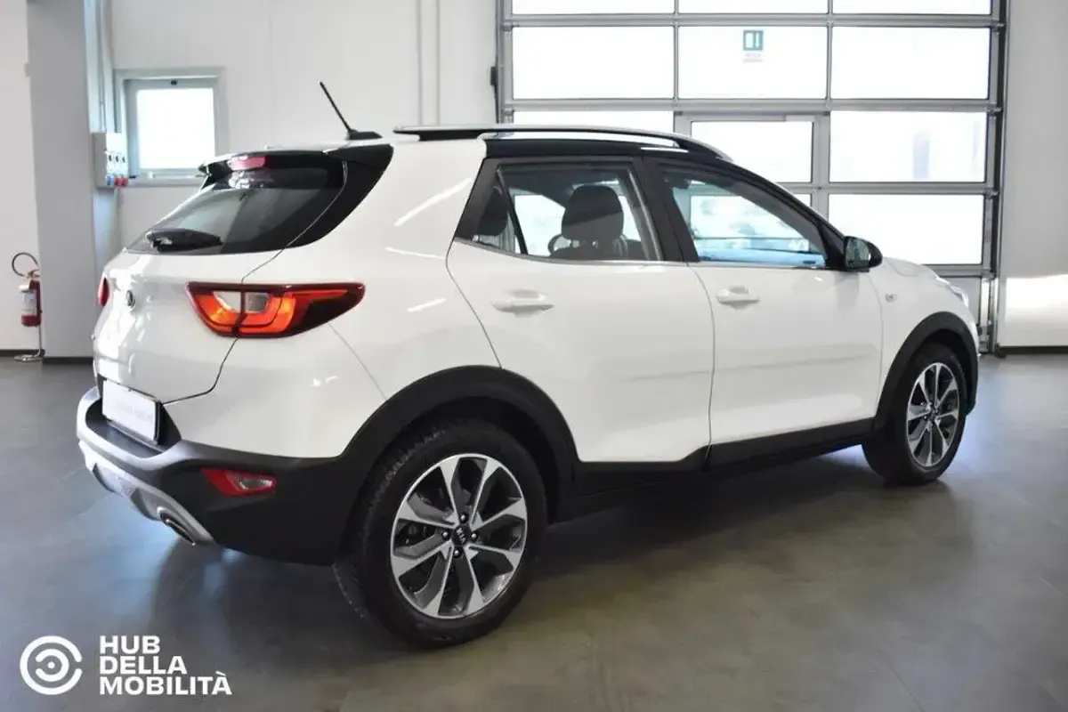 Usata Kia Stonic Style 101 CV (74 kW) 2017 Bianco SUV