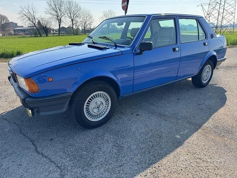 Blu Usata 1970 Alfa Romeo Giulietta Tre volumi | 13.900 € - Immagine 1/4