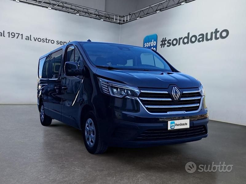 Begagnad Renault Trafic 150 HK (110 kW) 2024 Svart Minibuss
