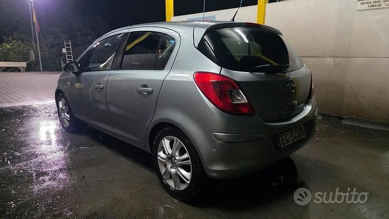 Usata Opel Corsa Edition 75 CV (55 kW) 2010 Grigio Berlina