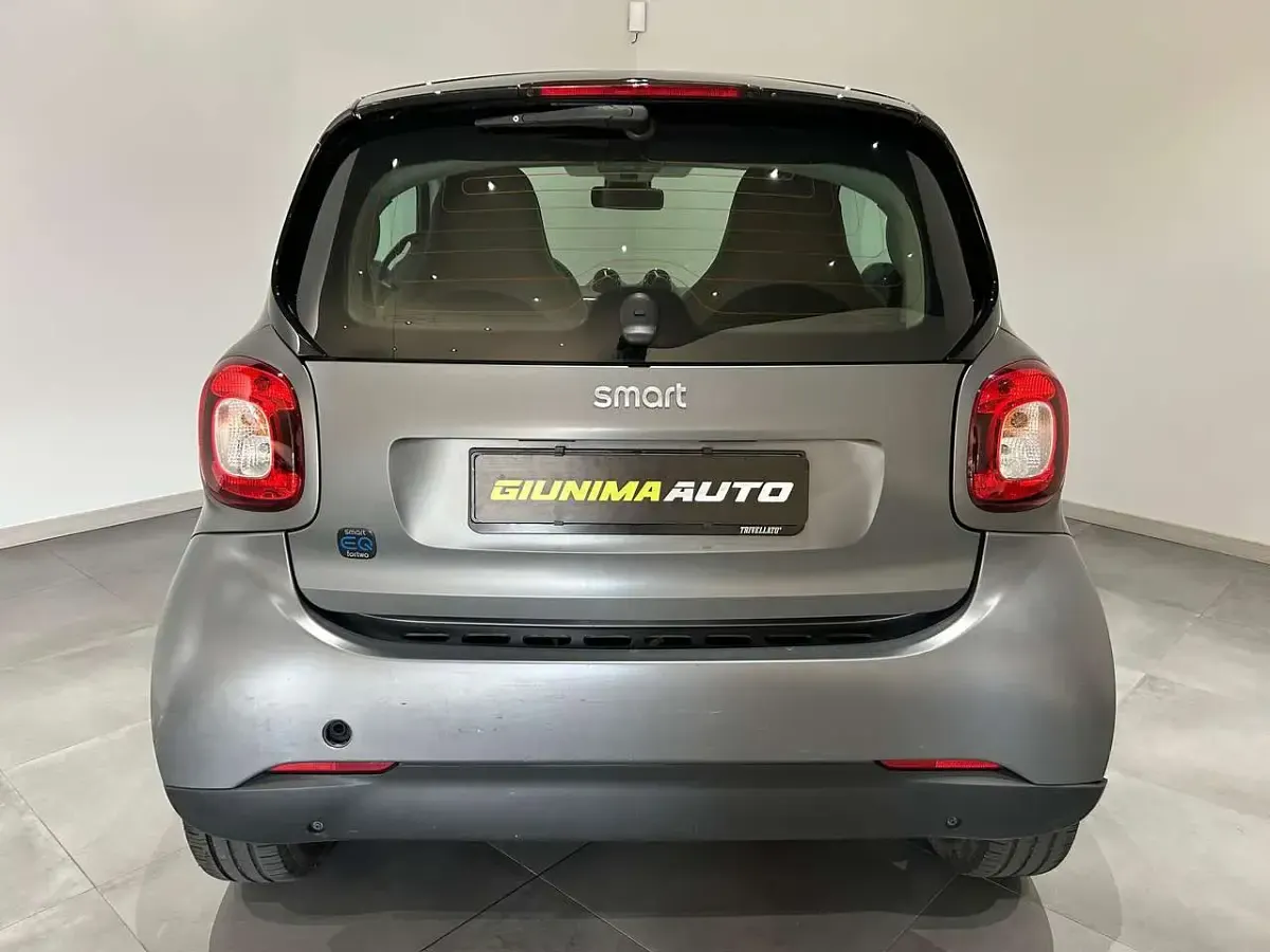Usata Smart ForTwo Electric Drive 41 kW (56 CV) 2019 Grigio opaco Utilitaria