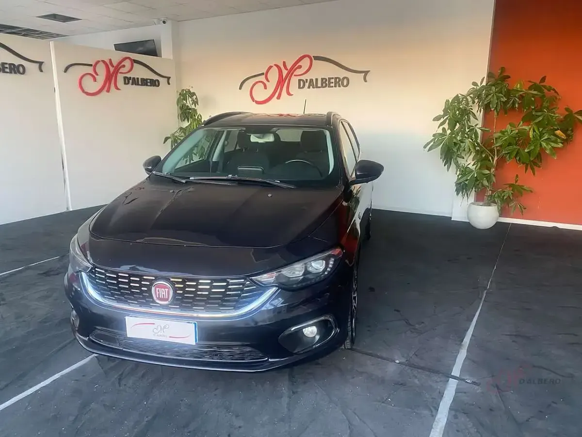 Usata Fiat Tipo Lounge 120 CV (88 kW) 2016 Nero Station wagon
