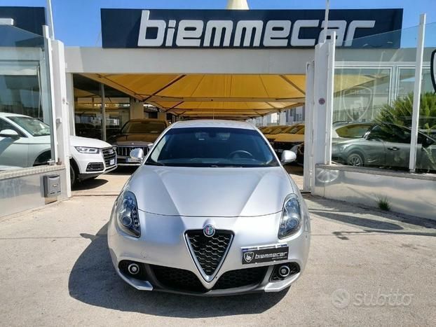 Usata Alfa Romeo Giulietta Tech Edition 120 CV (88 kW) 2018 Argento metallizzato Utilitaria