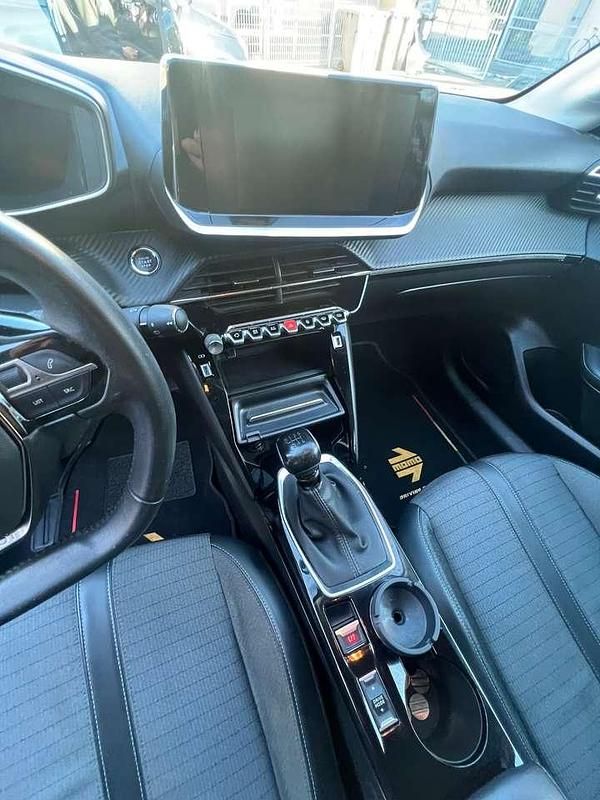 Usata Peugeot 208 Allure 101 CV (74 kW) 2021 Oro Utilitaria