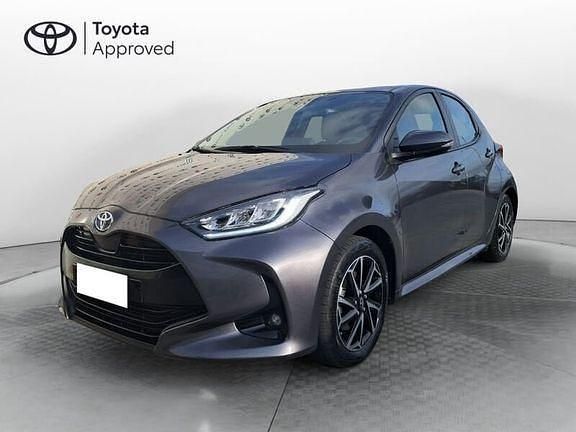 Grigio Usata 2022 Toyota Yaris Hybrid Trend Tre volumi | 18.400 € (Buon prezzo) - Immagine 1/3