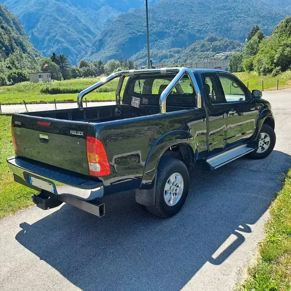 Usata Toyota HiLux 144 CV (105 kW) 2011 Nero Pick-up
