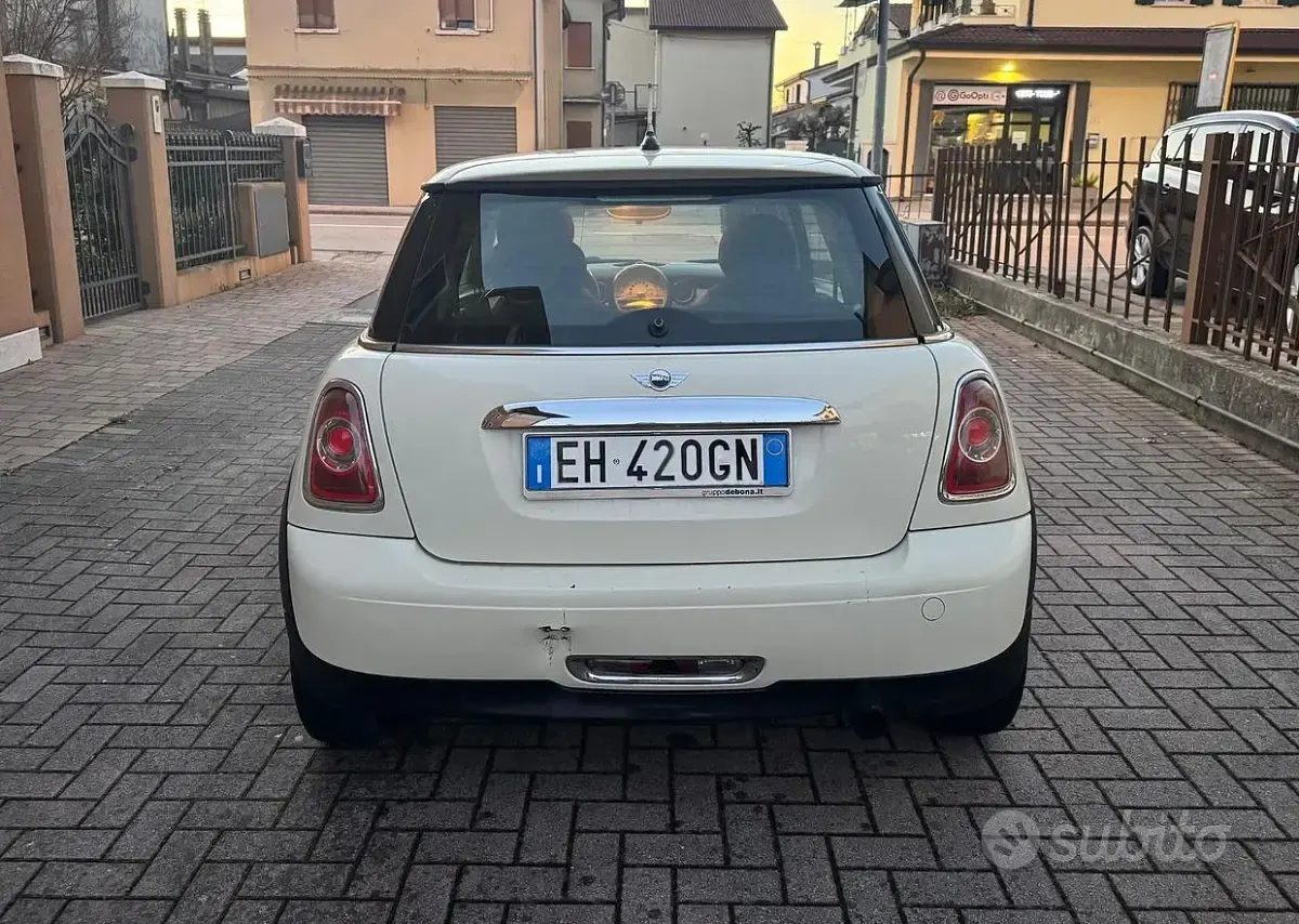 Usata Mini Cooper 75 CV (55 kW) 2011 Beige Utilitaria