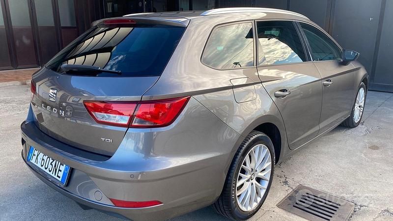 Usado Seat Leon ST Business 115 CV (84 kW) 2017 Gris Familiar