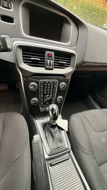Usata Volvo V40 Inscription 120 CV (88 kW) 2018 Grigio Berlina