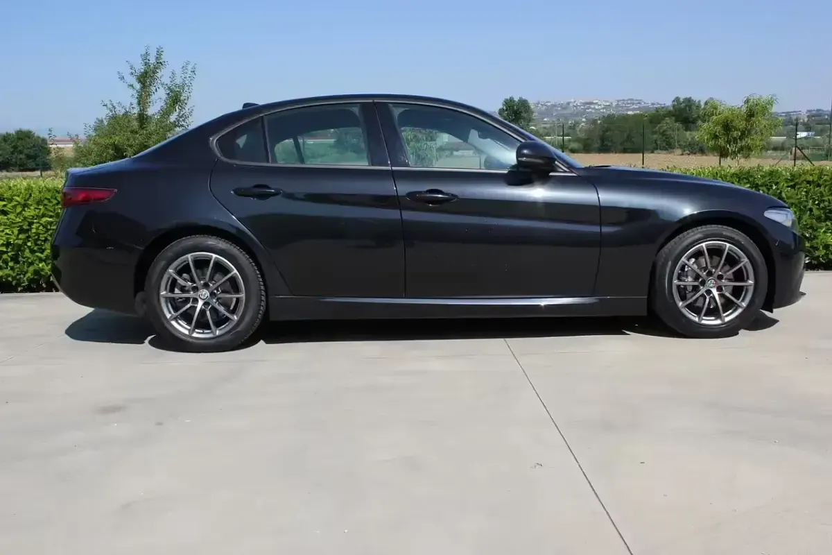 Usata Alfa Romeo Giulia Business 136 CV (100 kW) 2019 Nero Berlina