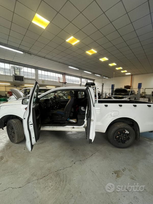 Usata Ford Ranger 143 CV (105 kW) 2022 Bianco Pick-up