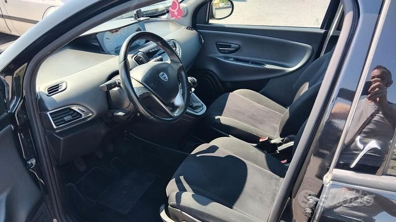 Usata Lancia Ypsilon 69 CV (50 kW) 2013 Nero Utilitaria
