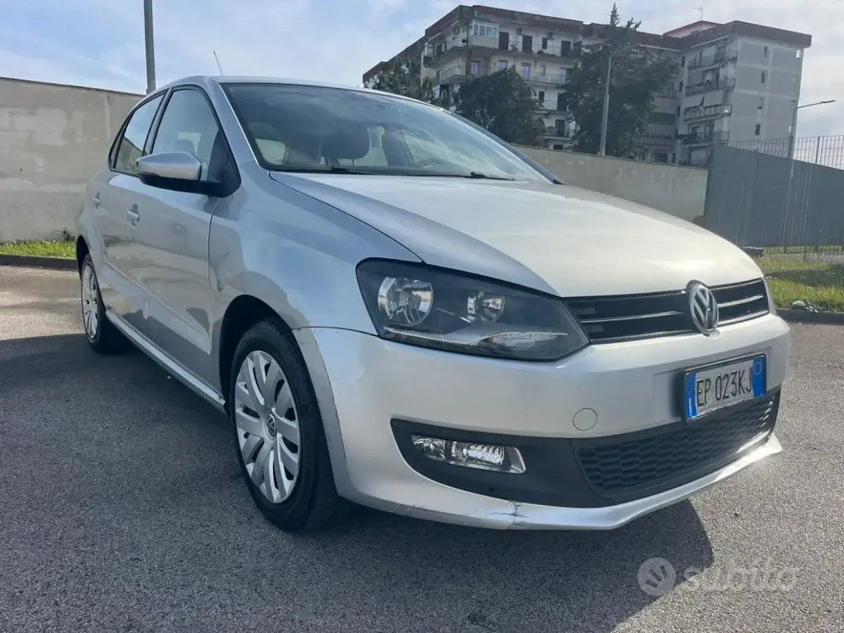 Usata VW Polo Trendline 75 CV (55 kW) 2013 Grigio Utilitaria