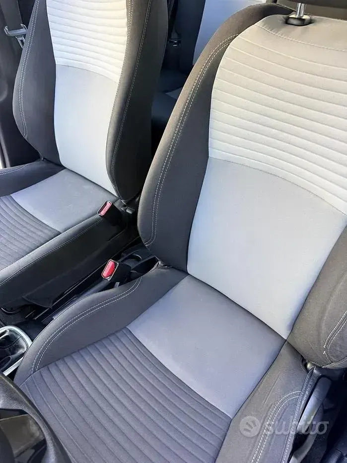 Usata Toyota Yaris 72 CV (52 kW) 2018 Rosso Utilitaria