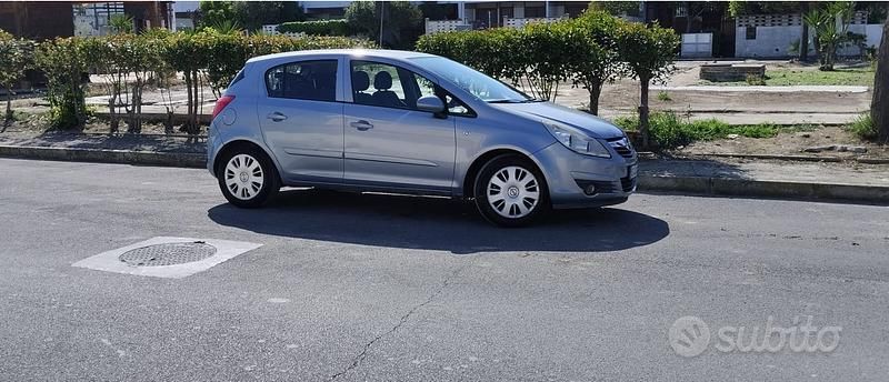 Usata Opel Corsa 75 CV (55 kW) 2008 Blu Utilitaria