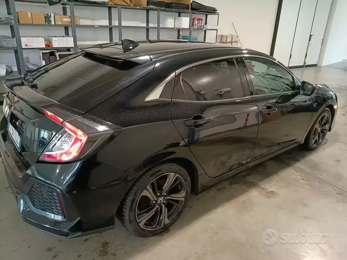 Usata Honda Civic 126 CV (92 kW) 2018 Nero Berlina