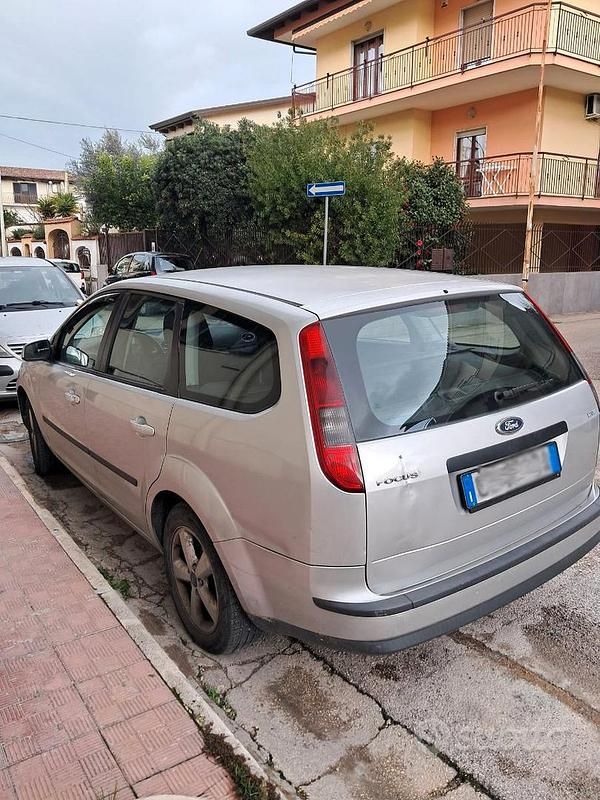 Usata Ford Focus 90 CV (66 kW) 2005 Grigio Station wagon