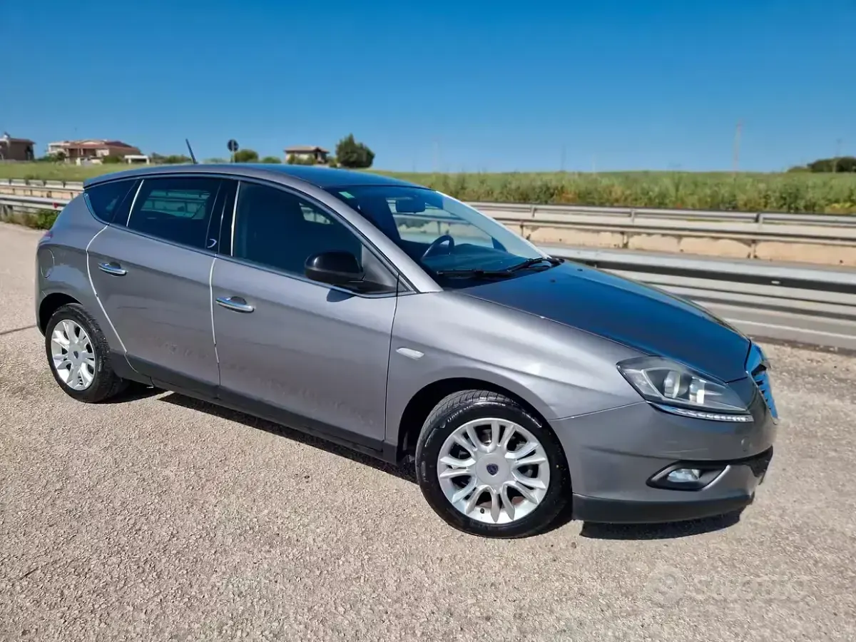 Usata Lancia Delta Gold 120 CV (88 kW) 2013 Grigio Utilitaria