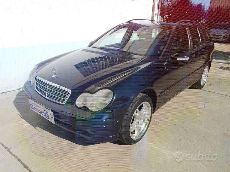 Usata Mercedes C220 Classic 142 CV (104 kW) 2003 Blu Station wagon
