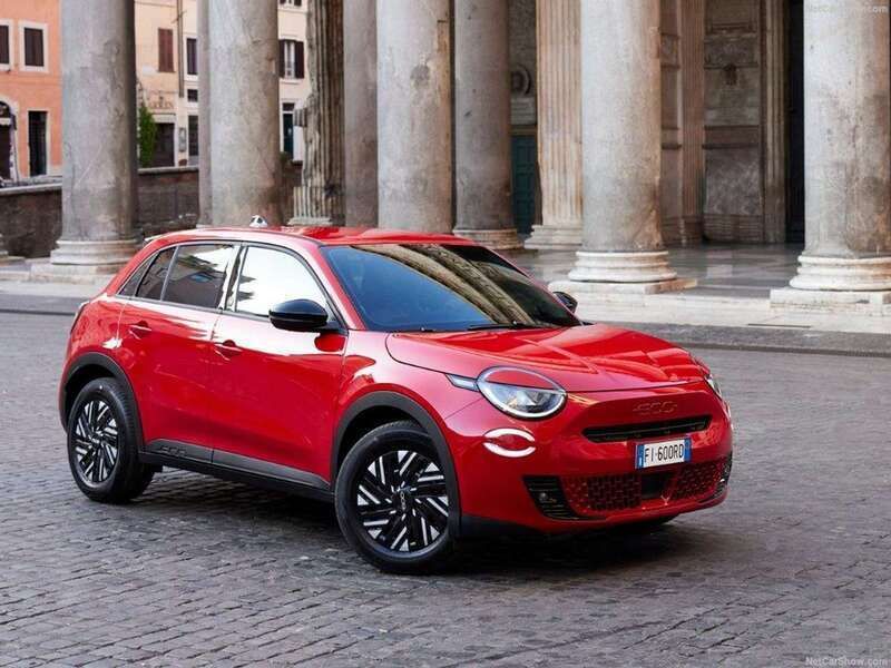 Usata Fiat 600 136 CV (100 kW) 2024 Rosso SUV
