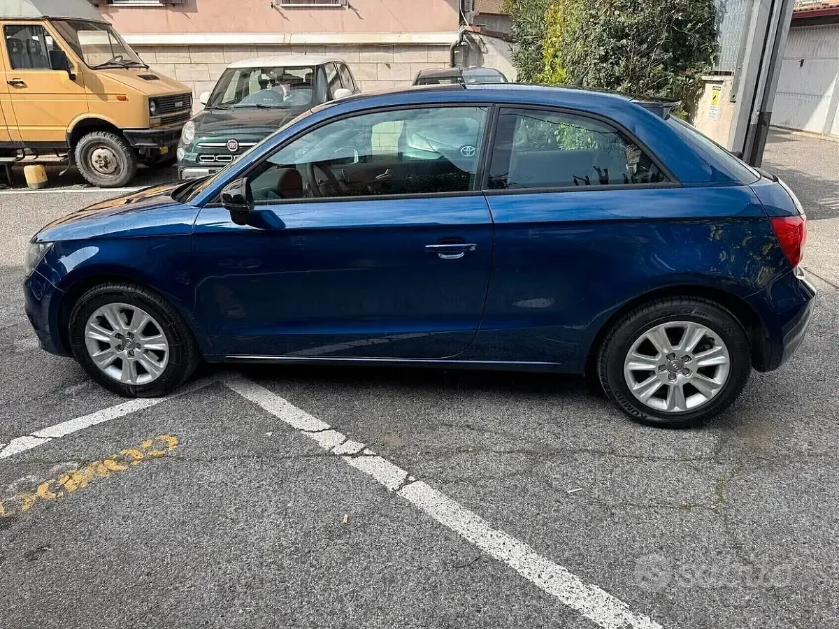 Usata Audi A1 Attraction 122 CV (89 kW) 2010 Blu Utilitaria