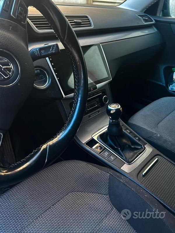 Usata VW Passat 140 CV (102 kW) 2011 Nero Station wagon