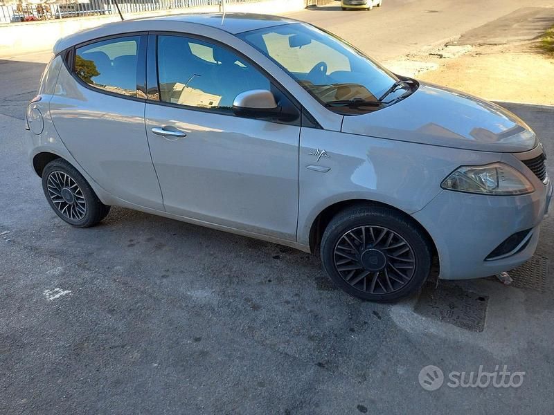 Usata Lancia Ypsilon 2016 Grigio Utilitaria