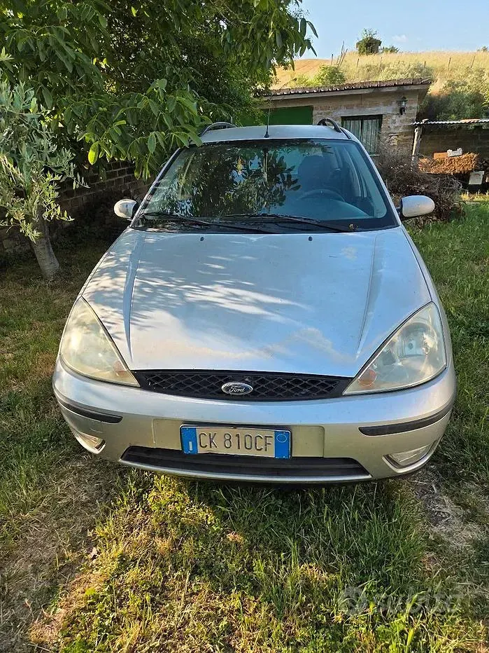 Usata Ford Focus 100 CV (73 kW) 2004 Grigio Station wagon