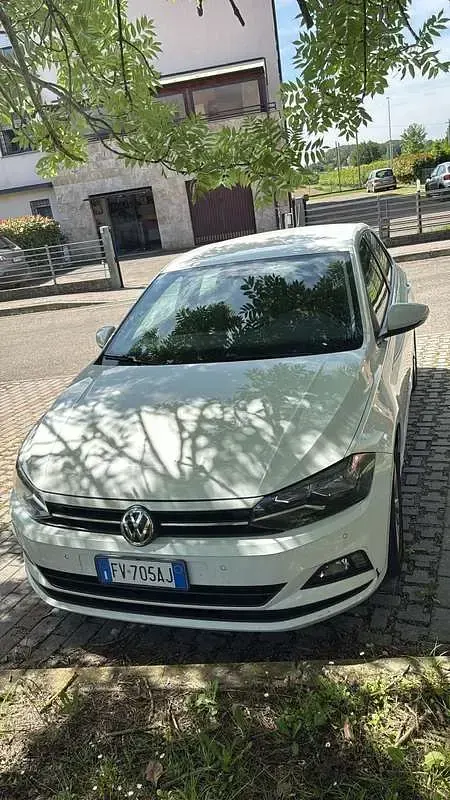 Usata VW Polo 80 CV (58 kW) 2019 Bianco Utilitaria