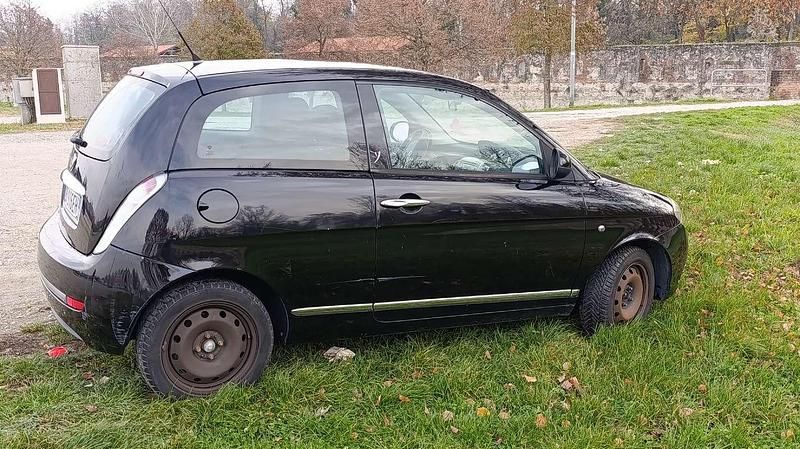 Usata Lancia Ypsilon 69 CV (50 kW) 2011 Nero Utilitaria