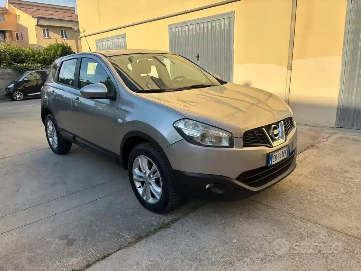 Usata Nissan Qashqai Tekna 150 CV (110 kW) 2011 Grigio SUV