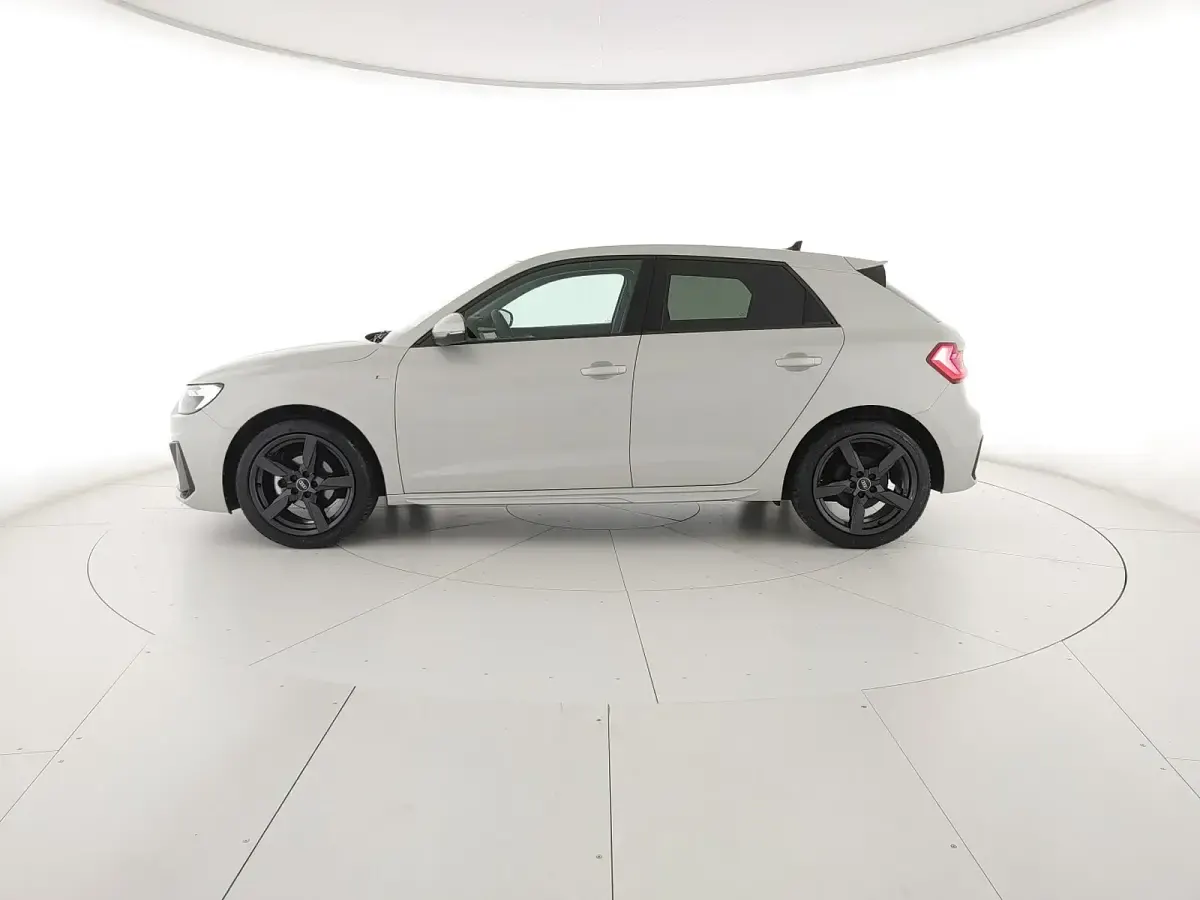 Usata Audi A1 Sportback S-Line 95 CV (69 kW) 2025 Argento cavo metallizzato Utilitaria