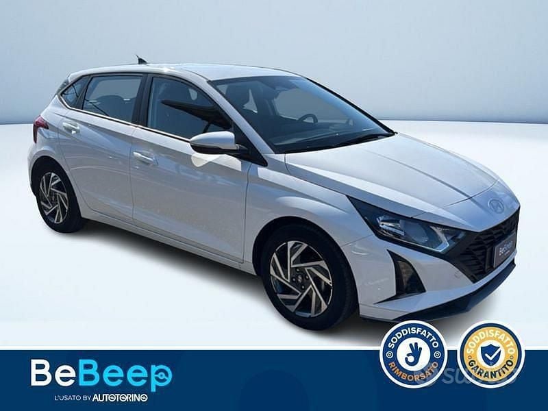 Usata Hyundai i20 82 CV (60 kW) 2024 Bianco pastello Utilitaria
