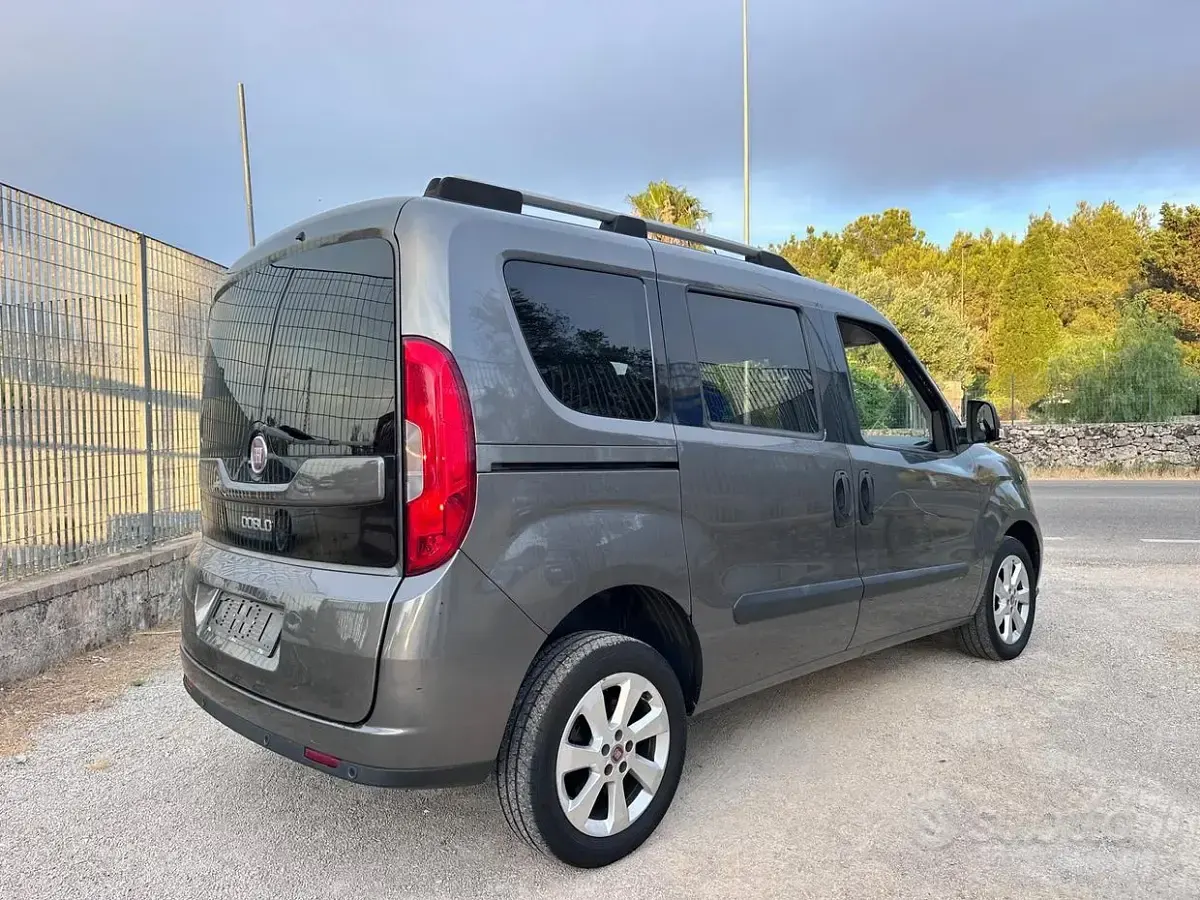 Usata Fiat Doblò Lounge 120 CV (88 kW) 2016 Grigio Monovolume