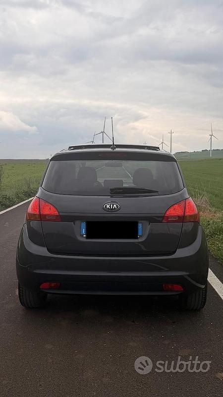 Usata Kia Venga 90 CV (66 kW) 2013 Grigio Utilitaria